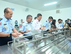 Lanud Sultan Hasanuddin Distribusikan 4.500 Porsi Makanan Gratis ke 15 Sekolah di Maros