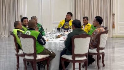 PAN Maros Bagikan Bantuan untuk Ojek Online