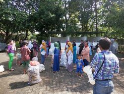 Tukar Sampah Dapat Beras, Warga Maros Serbu Pasar Tramo