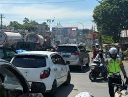 Satlantas Maros Gerak Cepat Atasi Kemacetan Akibat Truk Rusak di Jalan Poros Makassar–Maros