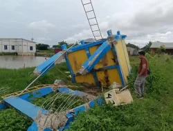 Tower Pamsimas Ambruk di Maros