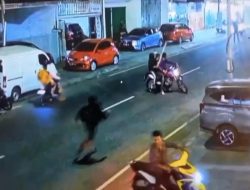 Warga Terkena Anak Panah Saat Aksi Brutal Geng Motor di Maros Terekam CCTV